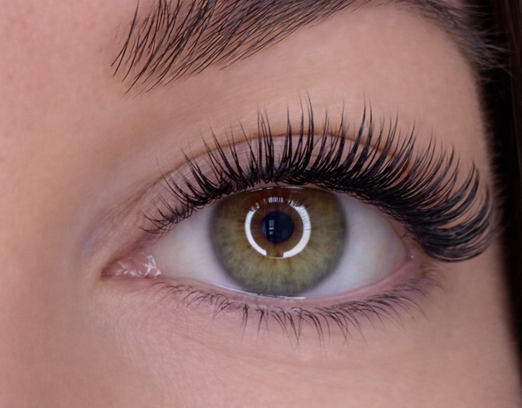 DRAMA lash style result - Bold voluminous look with 10mm, 12mm, lash map
